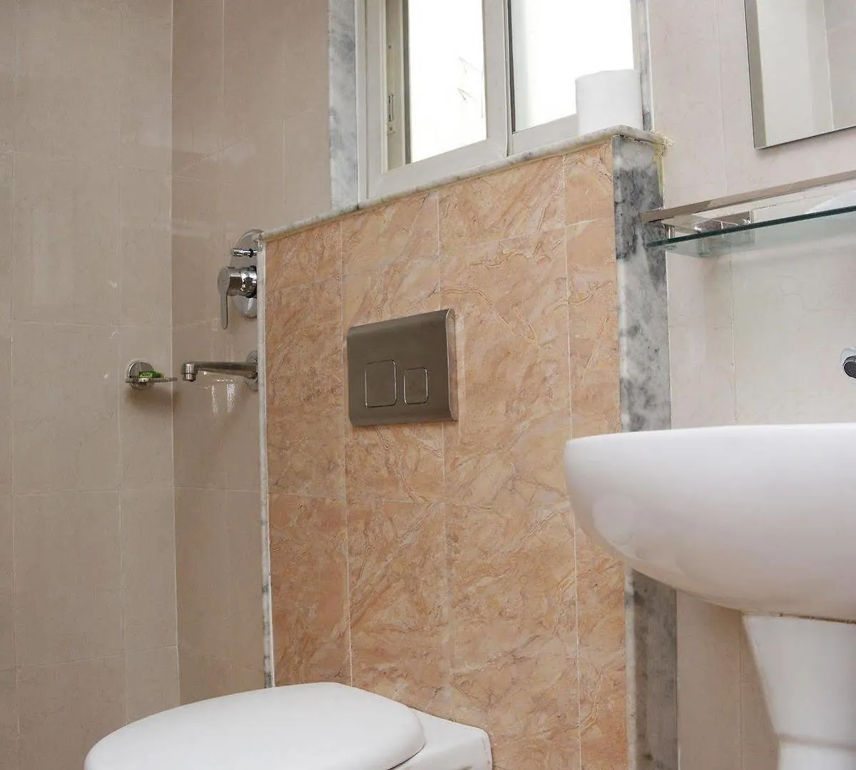 Lemon Tree Hotel Pvt. Ltd Kathmandu Bed & Breakfast